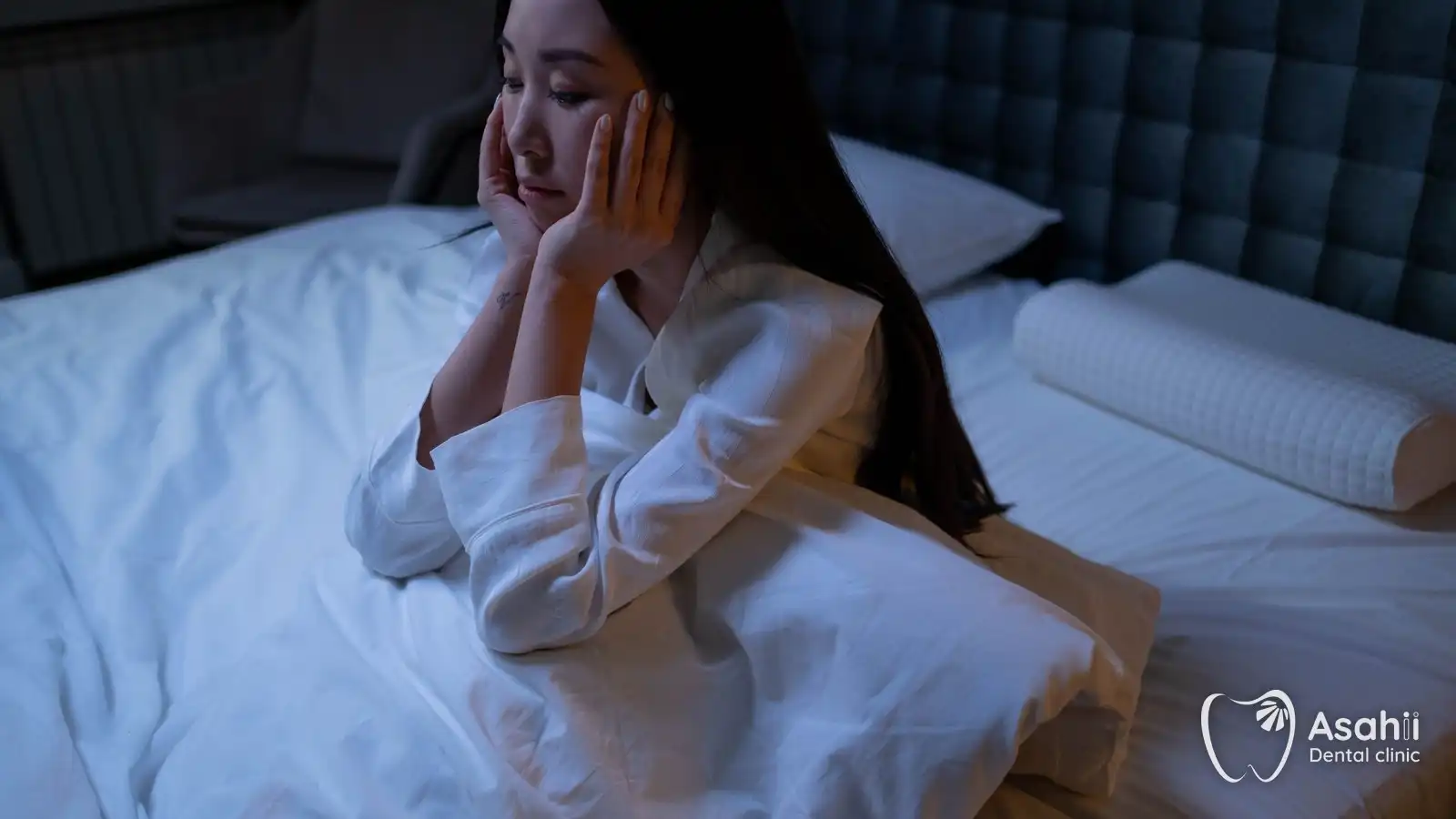 Đau răng về đêm làm mất ngủ: thường do viêm tuỷ, áp xe hoặc răng khôn mọc lệch