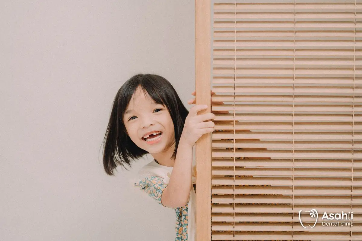 Tuổi thay răng là lúc cha mẹ dễ quan sát răng mọc lệch, chen chúc hay khoảng hở bất thường