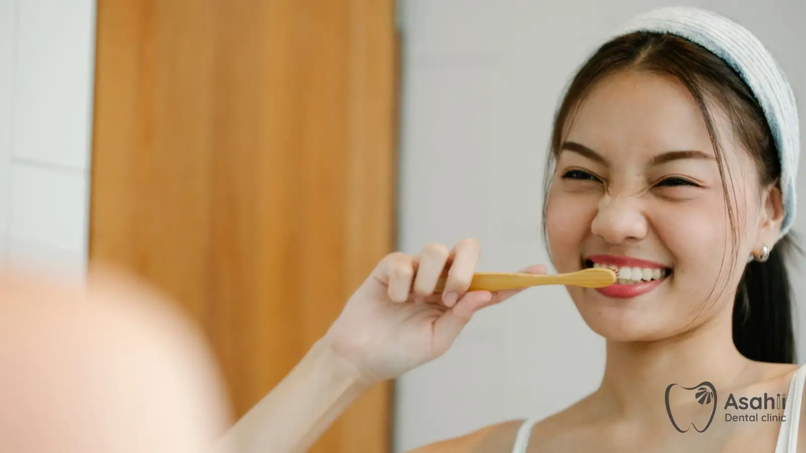 Brushing properly every day is the first step to stop bleeding gums and gingivitis